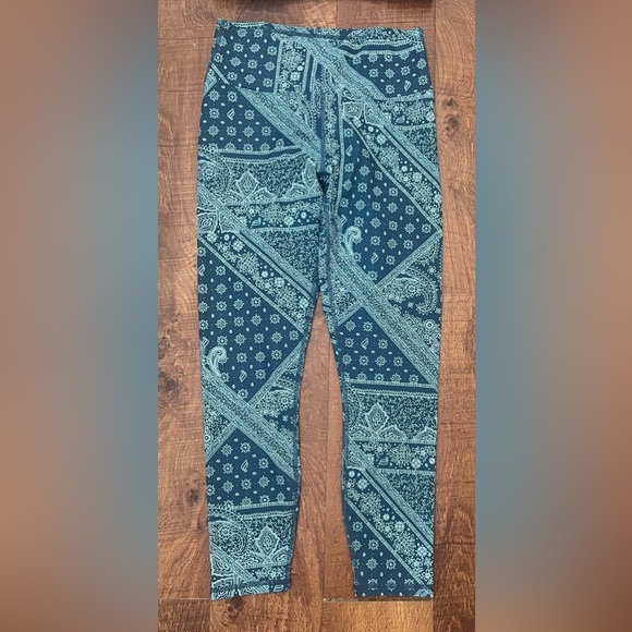 Fabletics activewear 2 two piece outfit women Sz small sports bra leggings - Picture 3 of 11